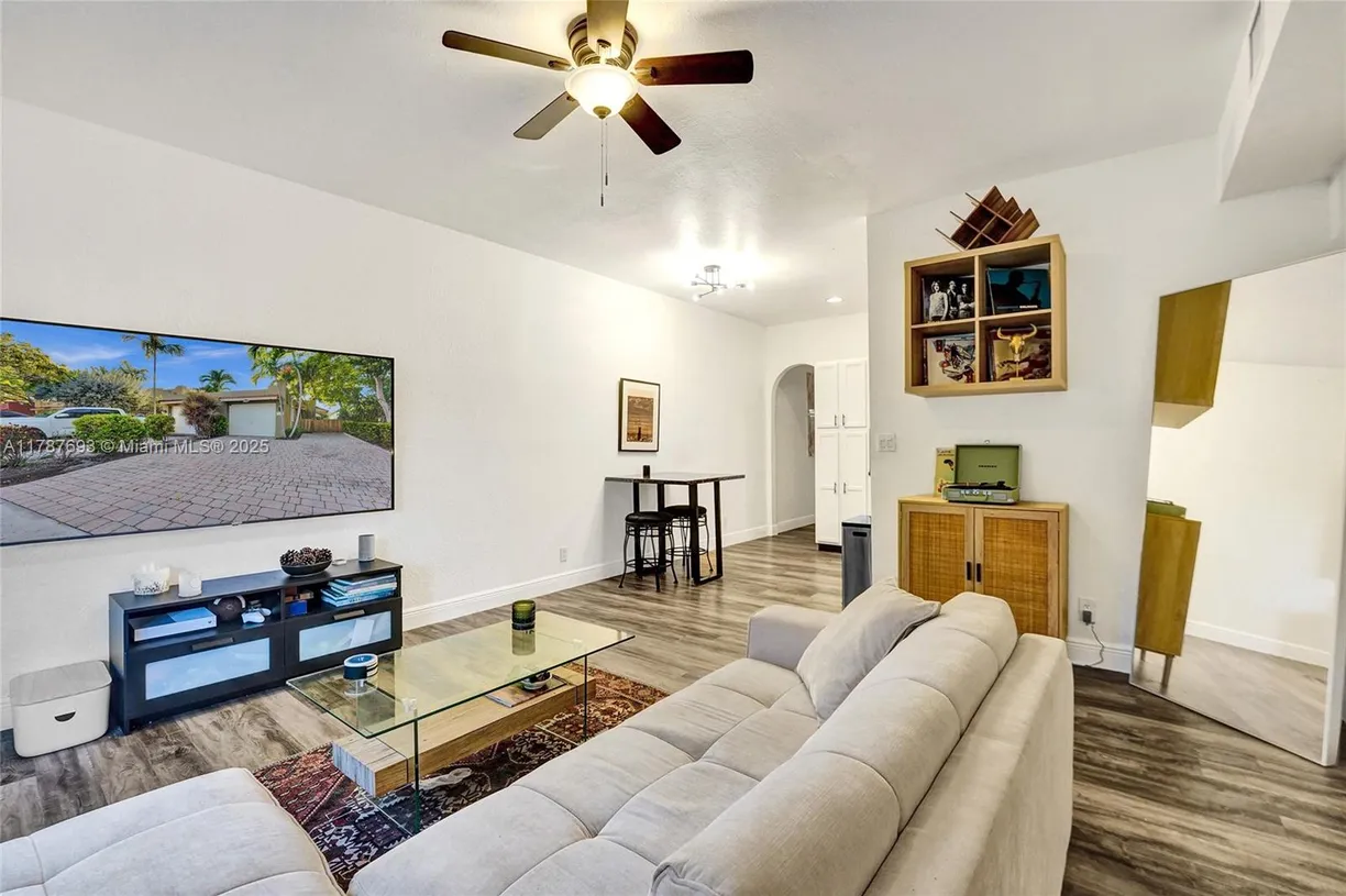 South Florida Real Estate | View 725 NW 1st Ave, 725 | Listing