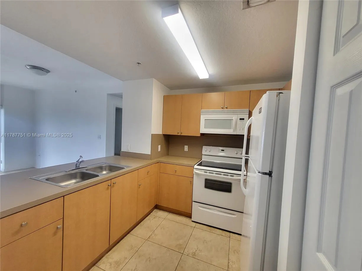 South Florida Real Estate | View 435 SW 12th Ave, 201 | 1 Bed, 1 Bath