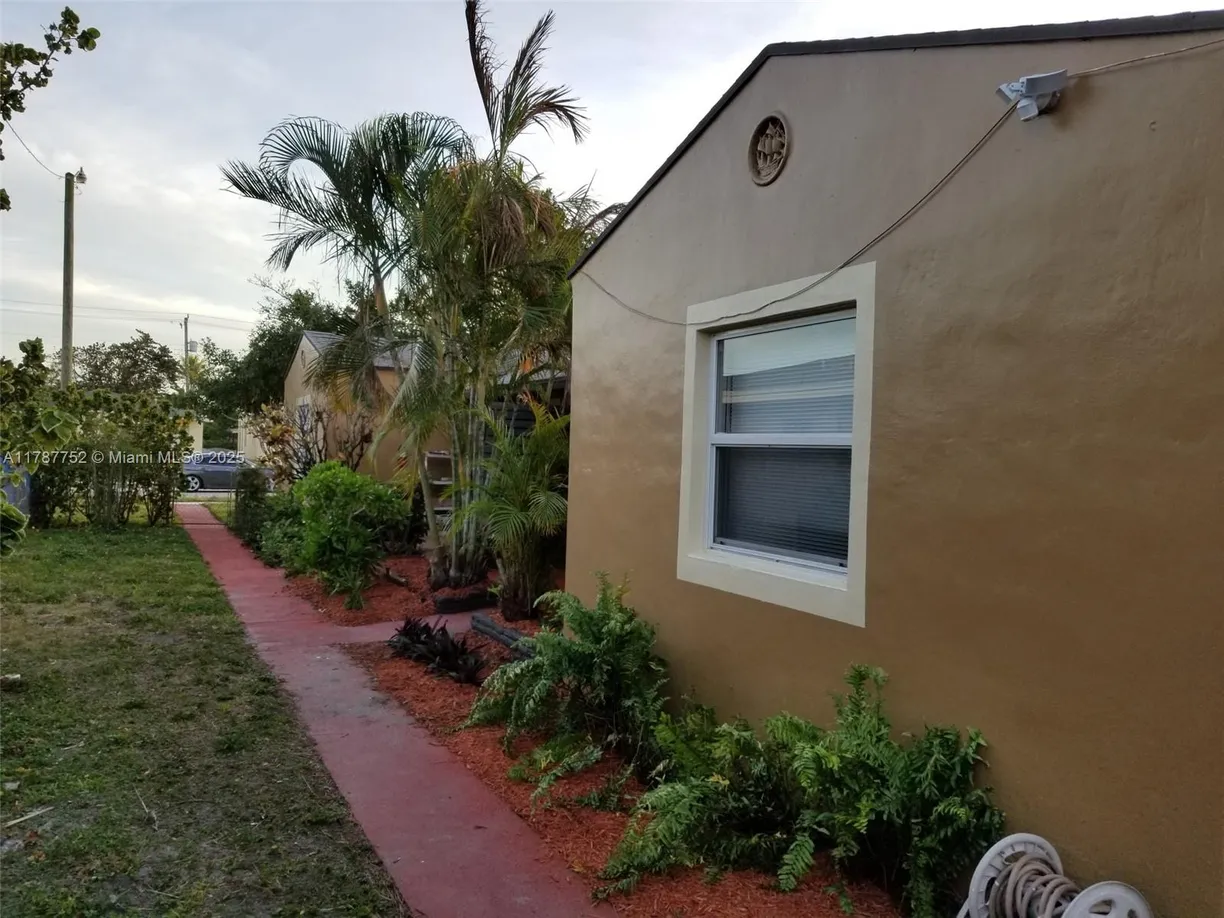South Florida Real Estate | View 2015 Funston St, XX | Listing