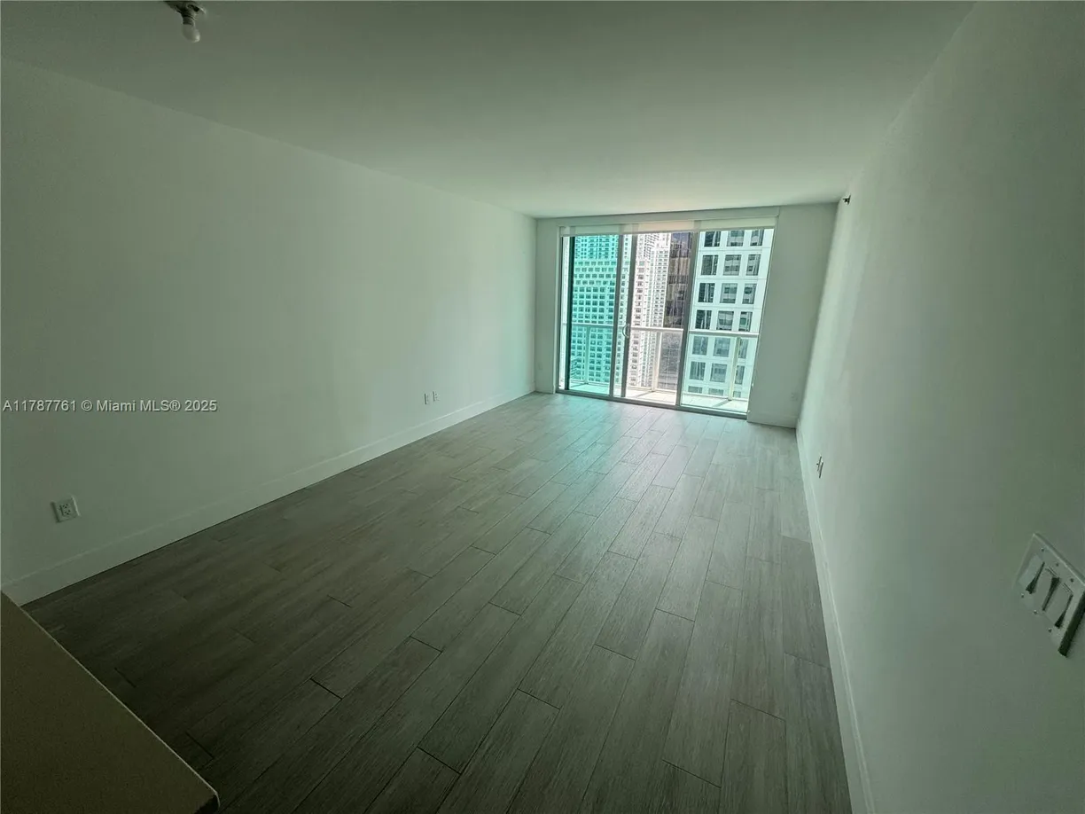 South Florida Real Estate | View 500 Brickell Ave, 3204 | 1 Bed, 1 Bath