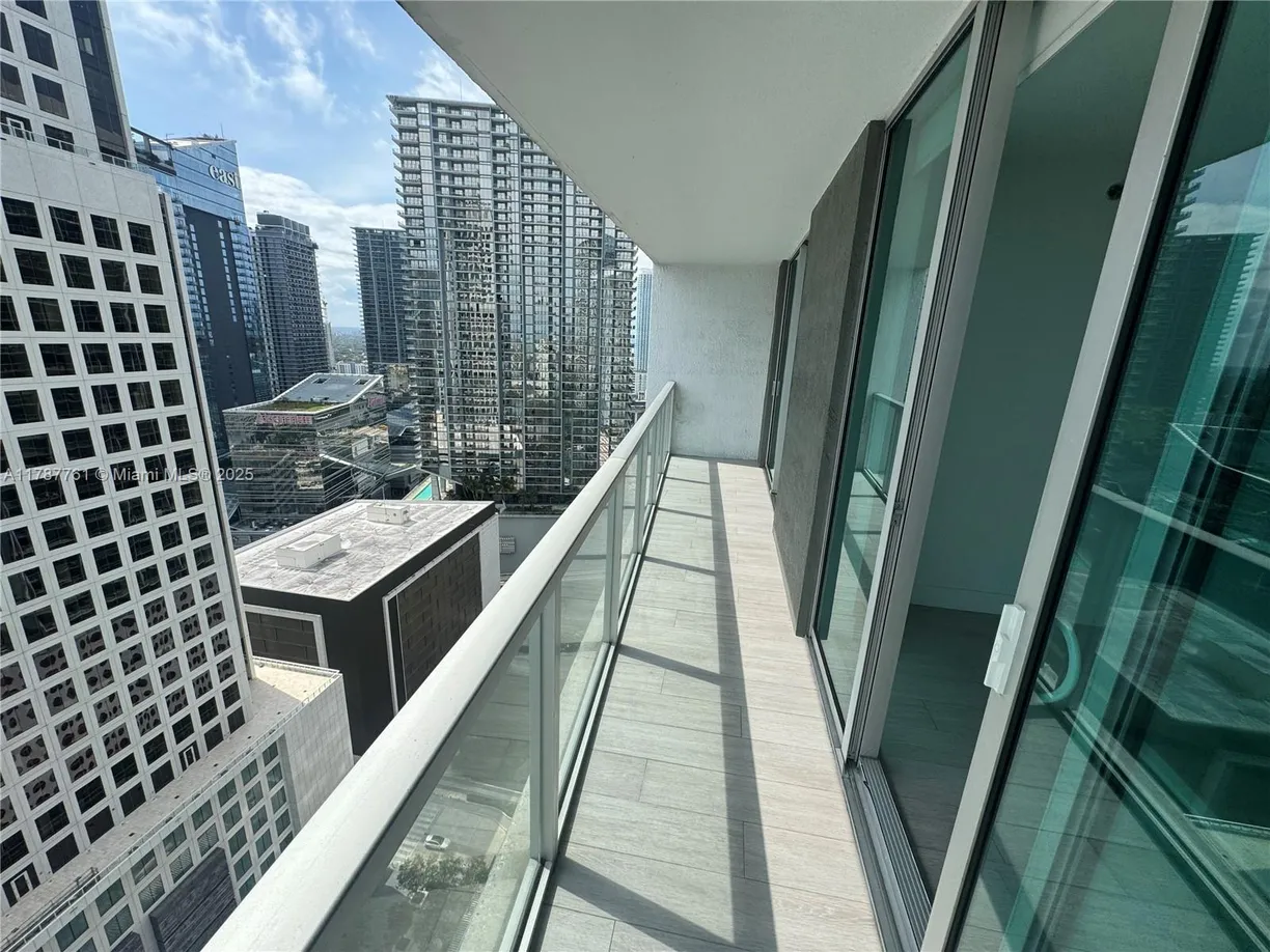 South Florida Real Estate | View 500 Brickell Ave, 3204 | Listing