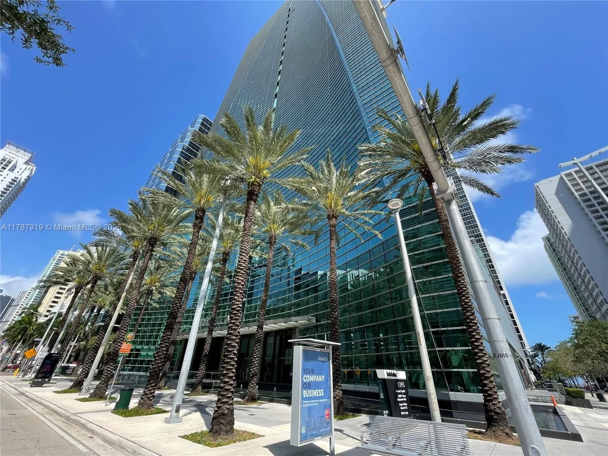 South Florida Real Estate | View 1395 Brickell Ave, 3211 | 1 Bed, 1 Bath