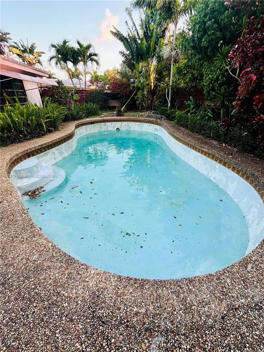 South Florida Real Estate | View 410 SE 4th Ave | Listing