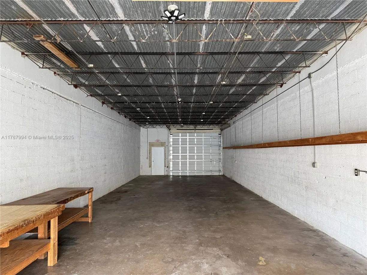 South Florida Real Estate | View 1040-52 E Oakland Park Blvd, 1043