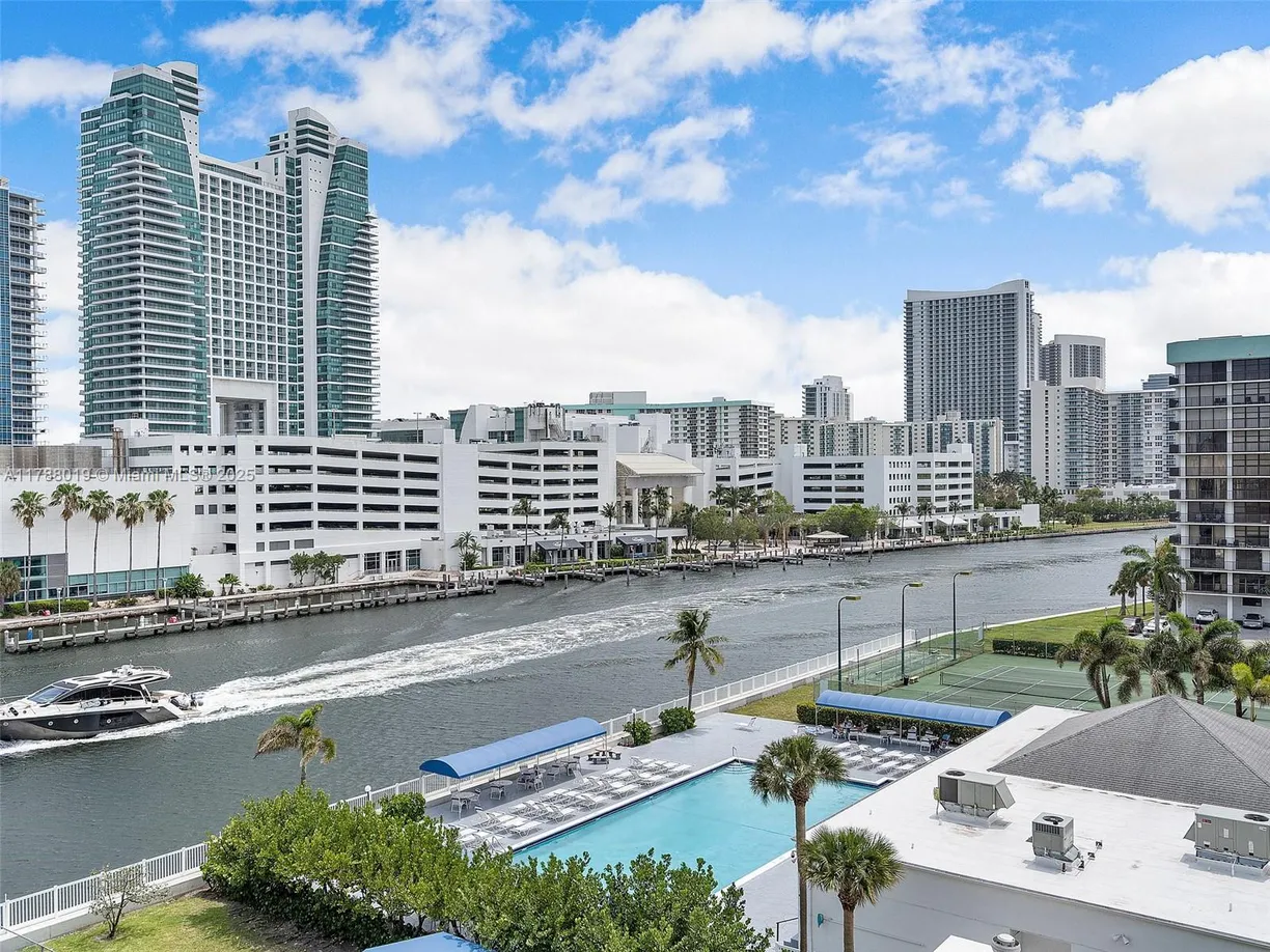 South Florida Real Estate | View 600 Parkview Dr, 412 | 1 Bed, 1 Bath