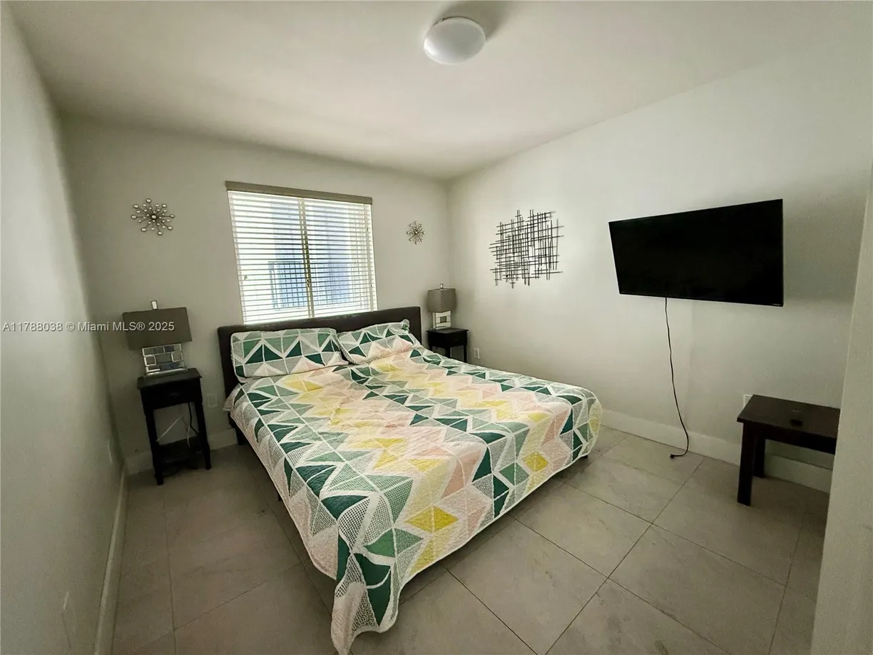 South Florida Real Estate | View 842 SW 14th Ave, 6 | Listing