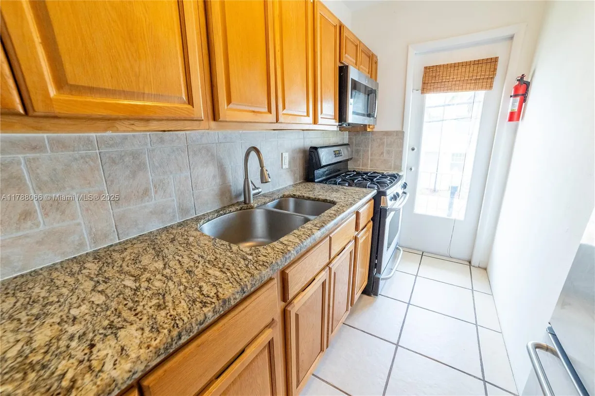 South Florida Real Estate | View 358 Euclid Ave, 8 | 1 Bed, 1 Bath