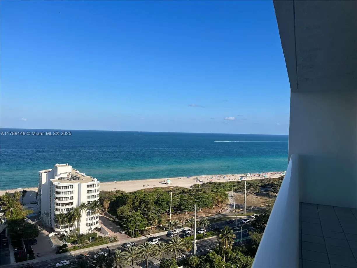 South Florida Real Estate | View 100 Bayview Dr, 2012 | 1 Bed, 1 Bath