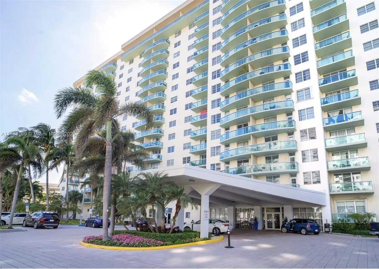 South Florida Real Estate | View 19390 Collins Ave, 706 | 1 Bed, 1 Bath