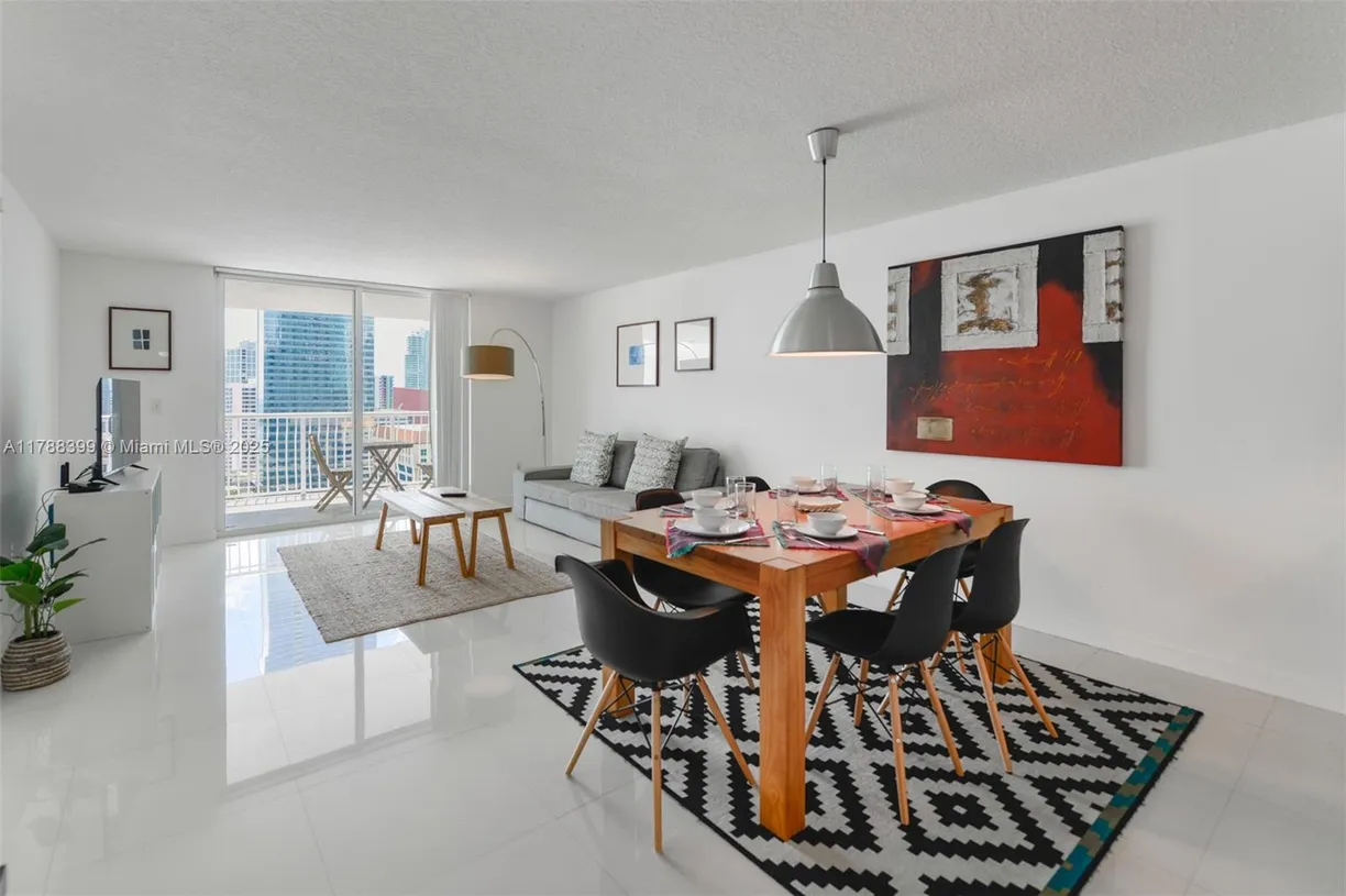 South Florida Real Estate | View 1200 Brickell Bay Dr, 2617 | 1 Bed, 1 Bath