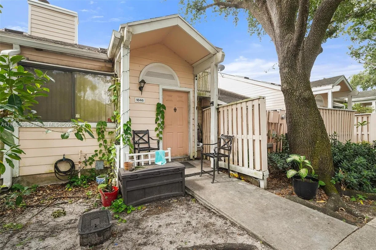 South Florida Real Estate | View 1846 Racquet Ct | Listing