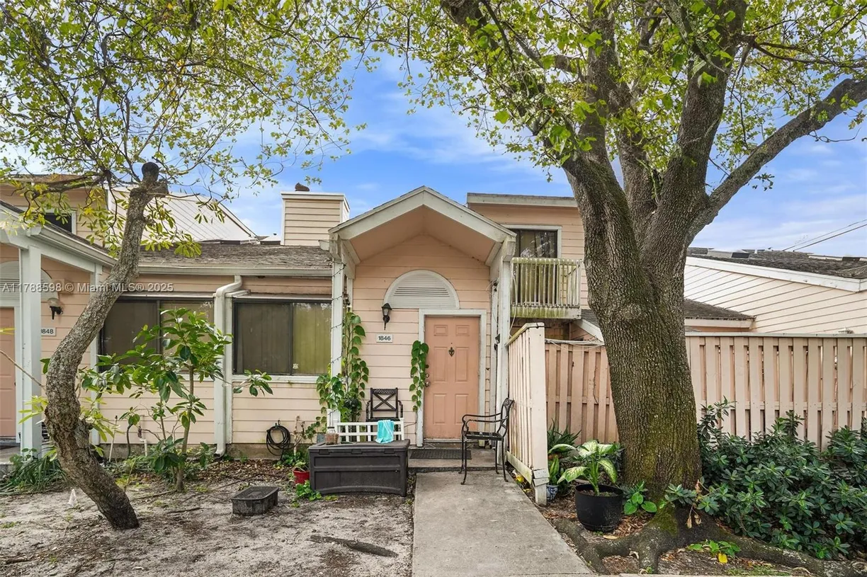 South Florida Real Estate | View 1846 Racquet Ct | 2 Beds, 2 Baths