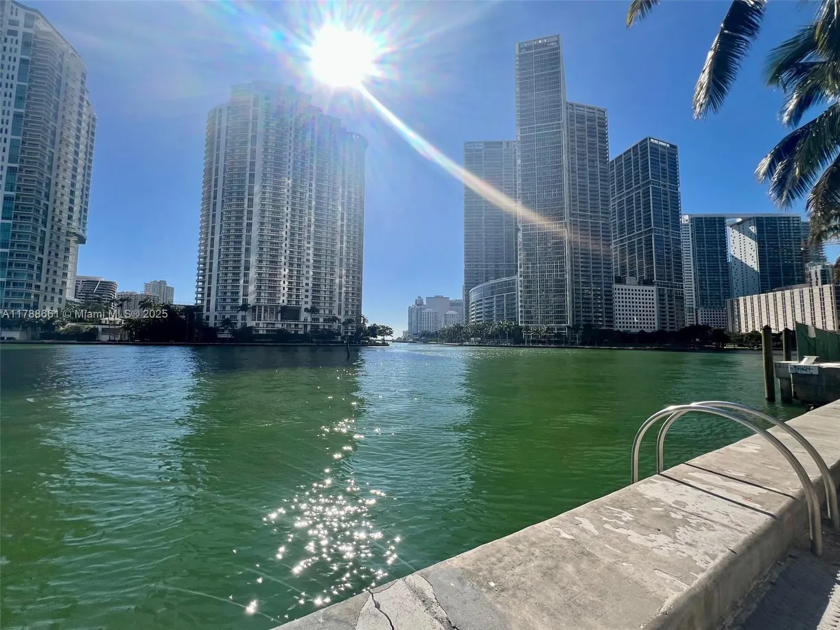 South Florida Real Estate | View 300 S Biscayne Blvd, PH-3907 | 1 Bed, 1 Bath