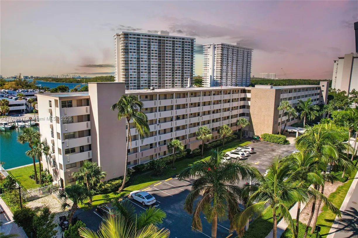 South Florida Real Estate | View 220 Kings Point Dr, 315 | 2 Beds, 2 Baths