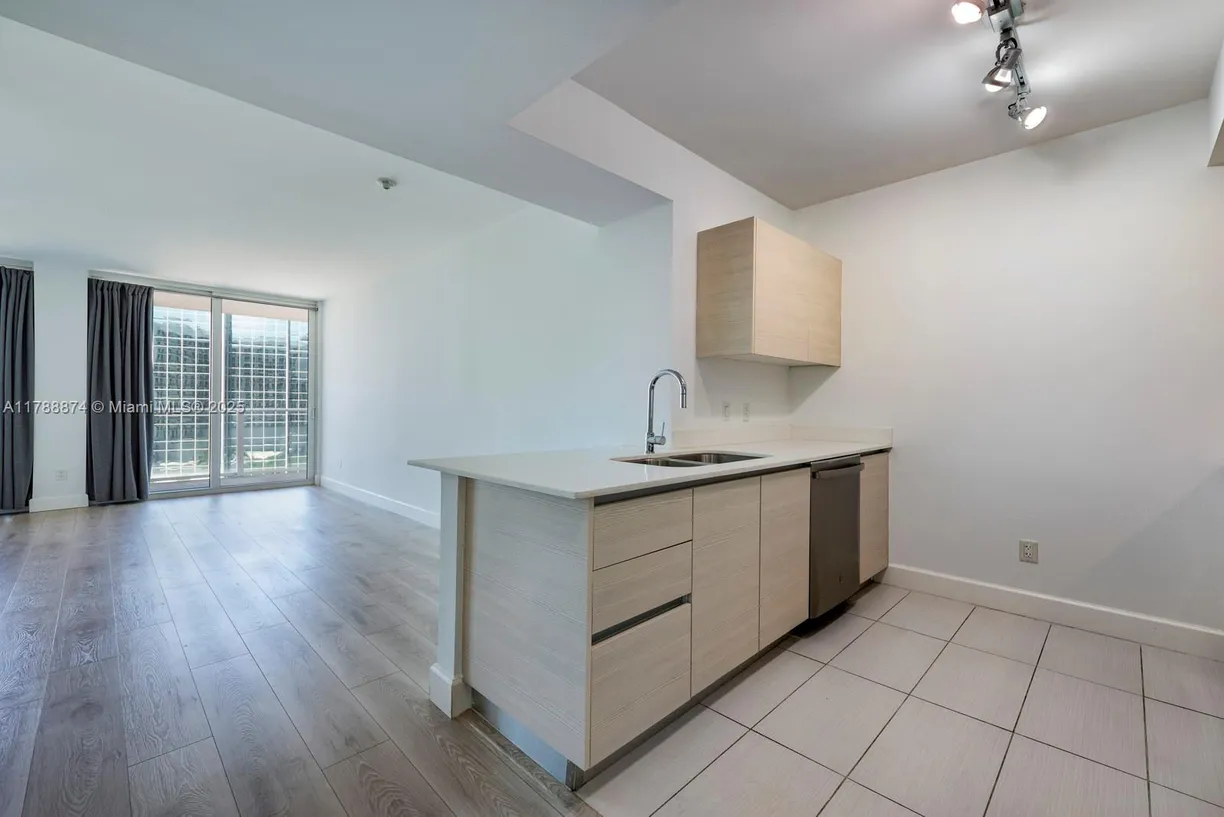 South Florida Real Estate | View 4250 BISCAYNE BL, 903 | 1 Bath