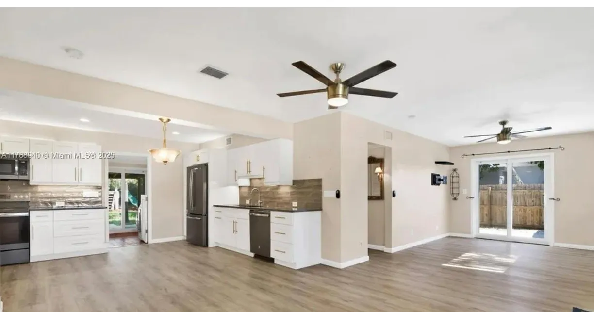 South Florida Real Estate | View 607 W Perry St | Listing