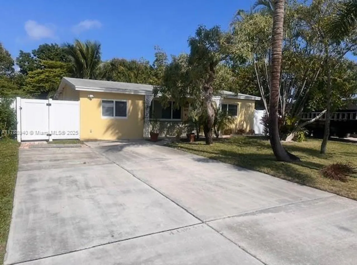 South Florida Real Estate | View 607 W Perry St | 3 Beds, 2 Baths