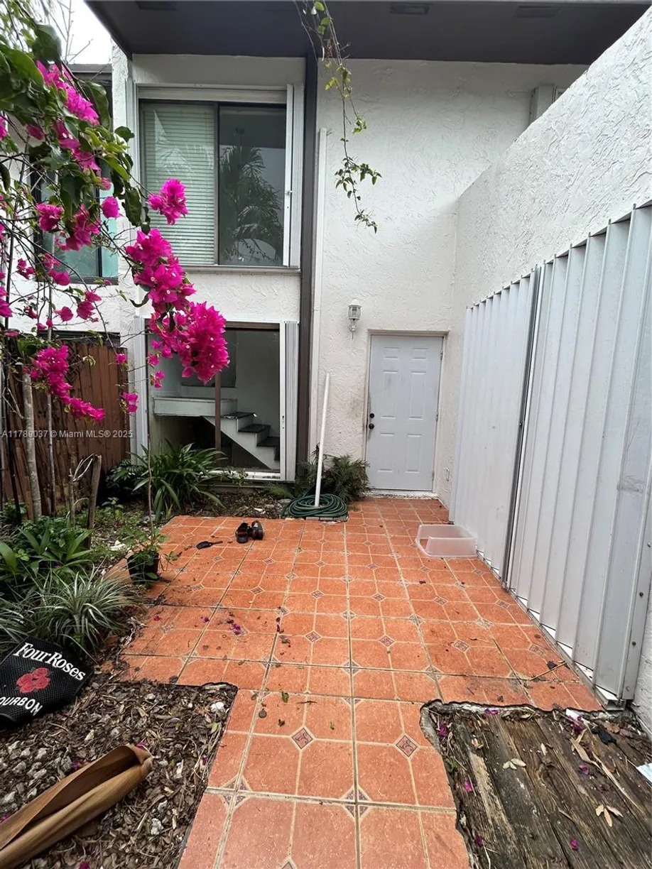 South Florida Real Estate | View  | 3 Beds, 2 Baths
