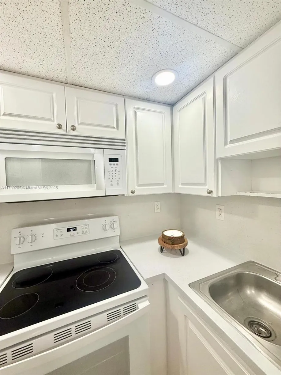 South Florida Real Estate | View 984 W 40th St, 2 | Listing