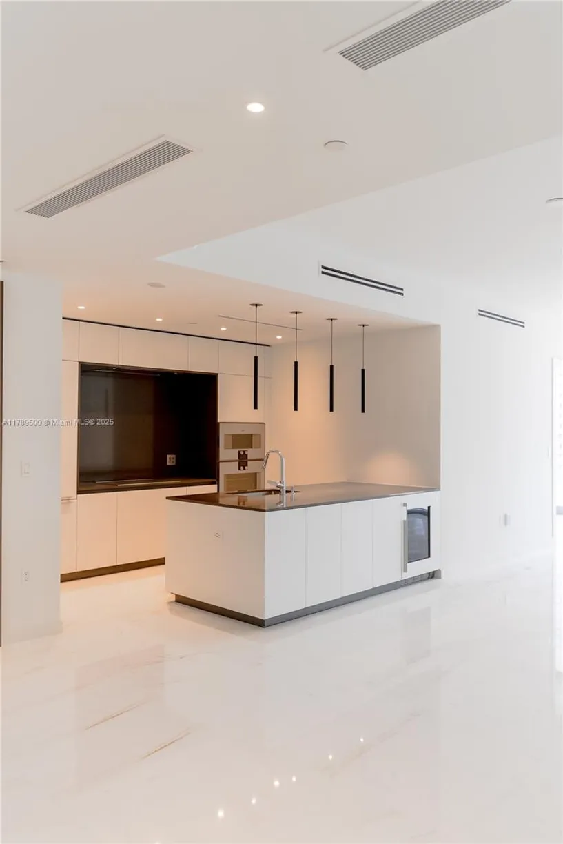 South Florida Real Estate | View 300 Biscayne Blvd Way, 1102 | Listing