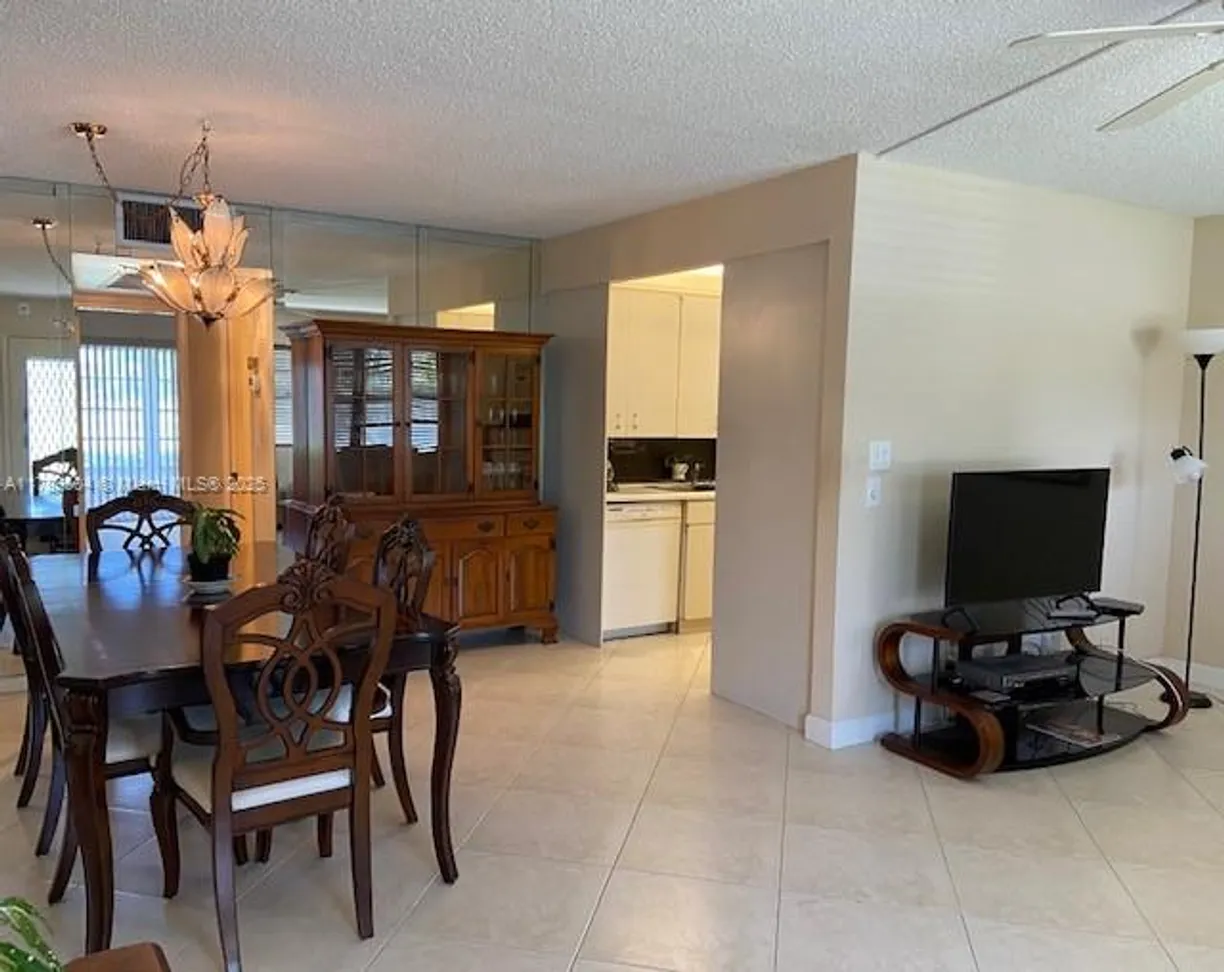 South Florida Real Estate | View 2801 Victoria Way, H1 | 1 Bed, 1 Bath