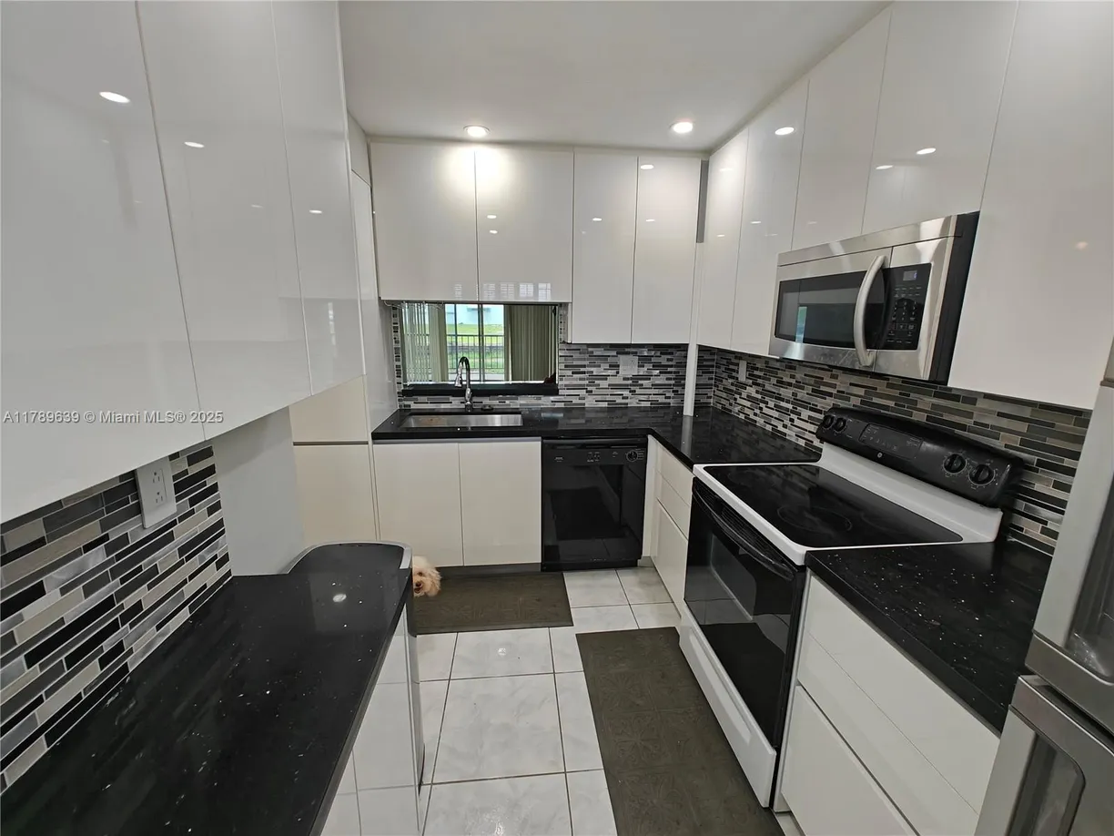 South Florida Real Estate | View 801 S Federal Hwy, 102 | Listing