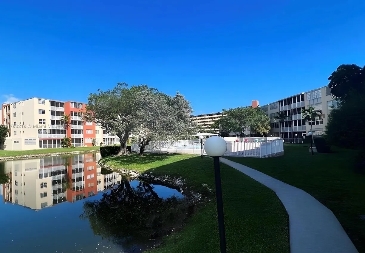 South Florida Real Estate | View  | 1 Bed, 1 Bath