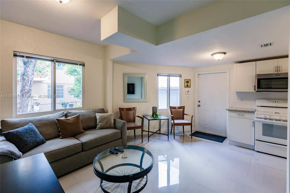 South Florida Real Estate | View 518 SW 15th Ave, 2 | Listing