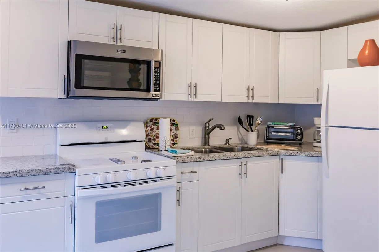 South Florida Real Estate | View 518 SW 15th Ave, 2 | Listing