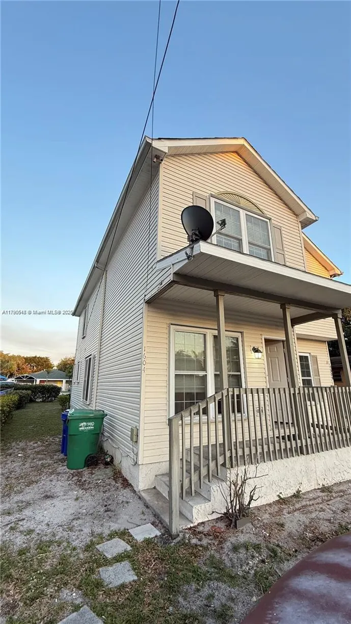 South Florida Real Estate | View 1604 SW 44th, 1600 | Listing