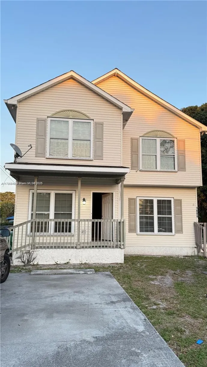 South Florida Real Estate | View 1604 SW 44th, 1600 | 3 Beds, 2 Baths