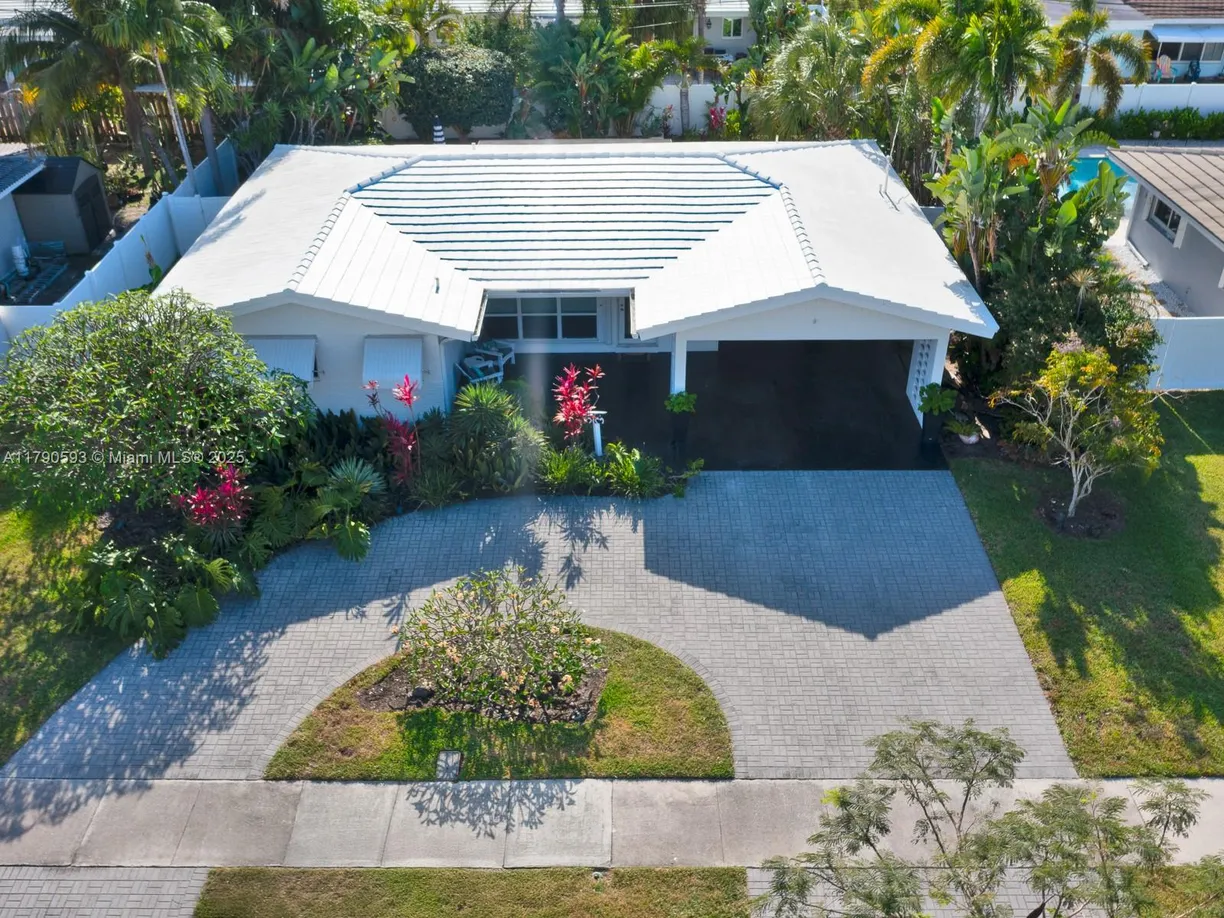 South Florida Real Estate | View 361 SE 1st Ter | 2 Beds, 2 Baths