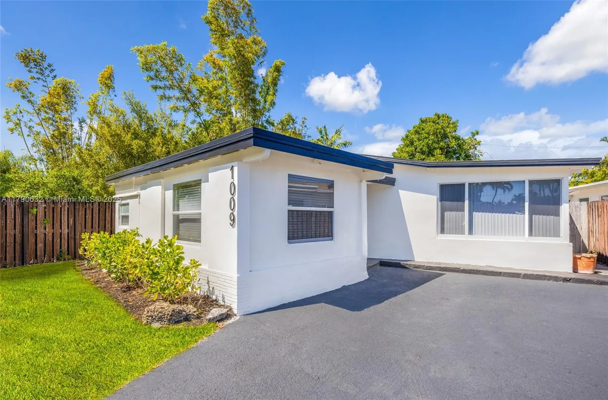 South Florida Real Estate | View 1009 NE 18th St | 3 Beds, 2 Baths