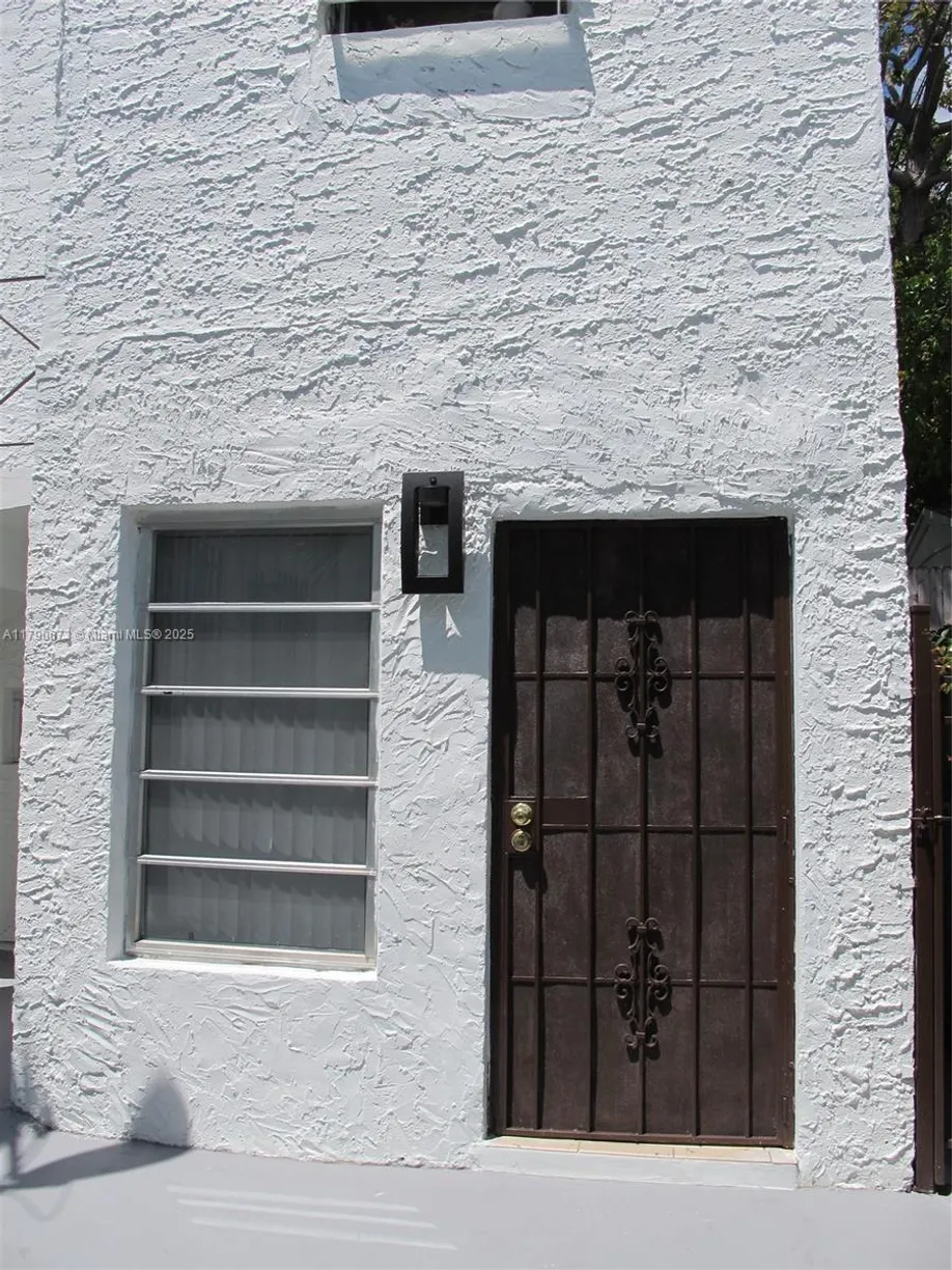 South Florida Real Estate | View 926 SW 10th Ave, 3 | Listing