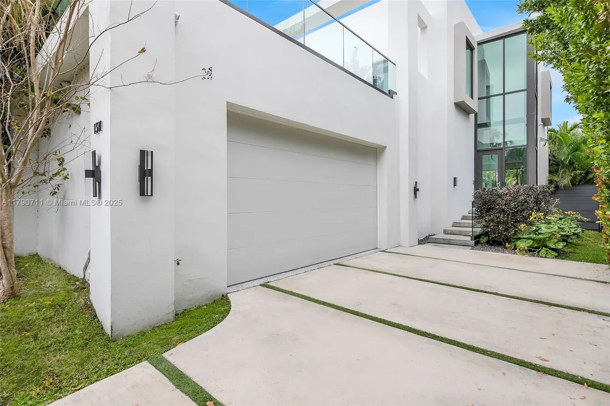South Florida Real Estate | View 1311 Bay Dr | Listing