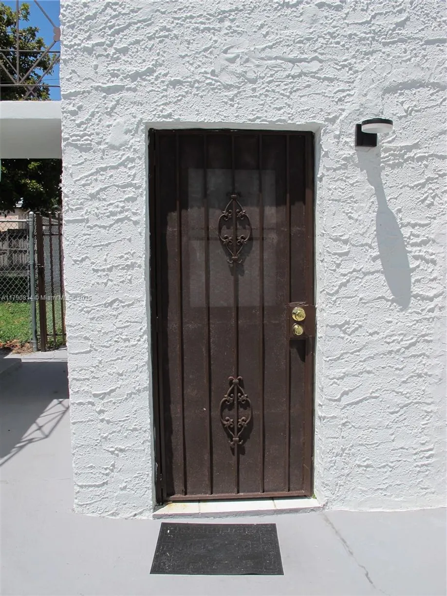South Florida Real Estate | View 926 SW 10th Ave, 4 | Listing