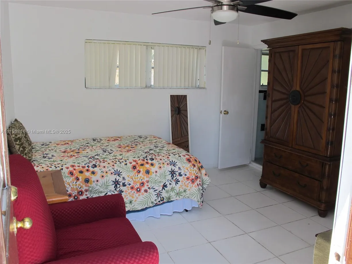 South Florida Real Estate | View 926 SW 10th Ave, 4 | Listing
