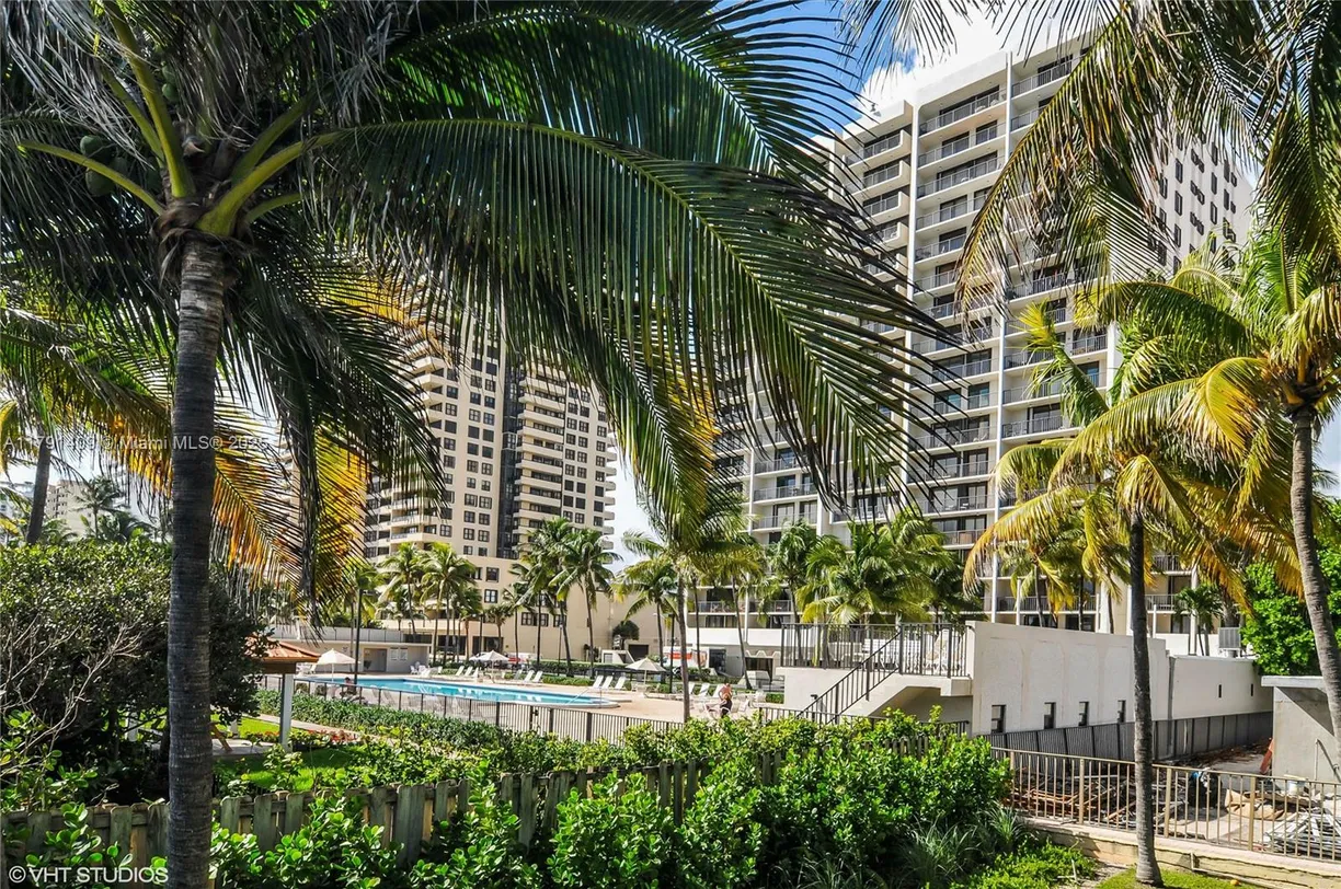 South Florida Real Estate | View 2625 Collins Ave, 1409 | 1 Bed, 1 Bath