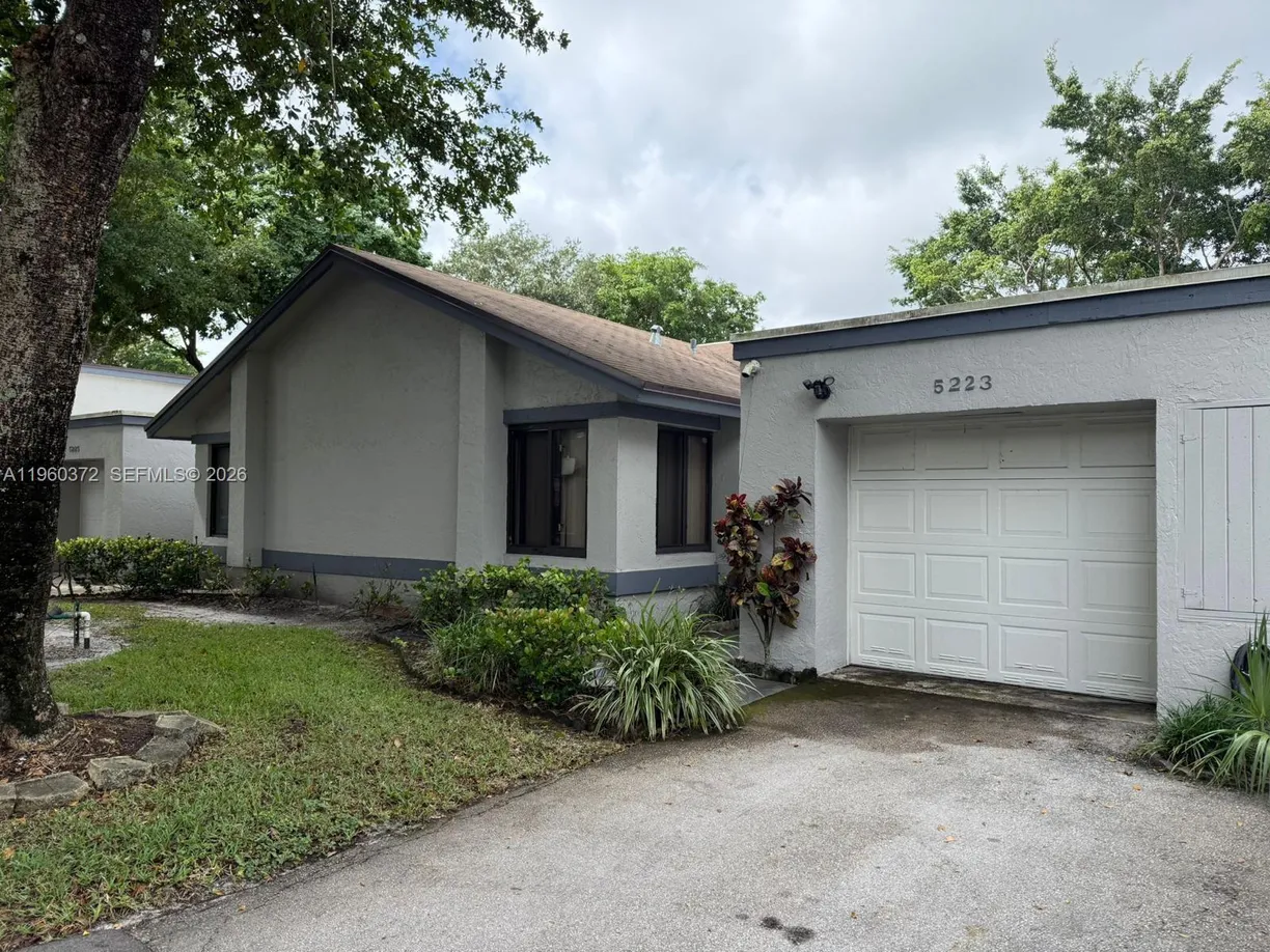 5223 Gate Lake Rd #5223, Tamarac, FL 33319 Property for sale