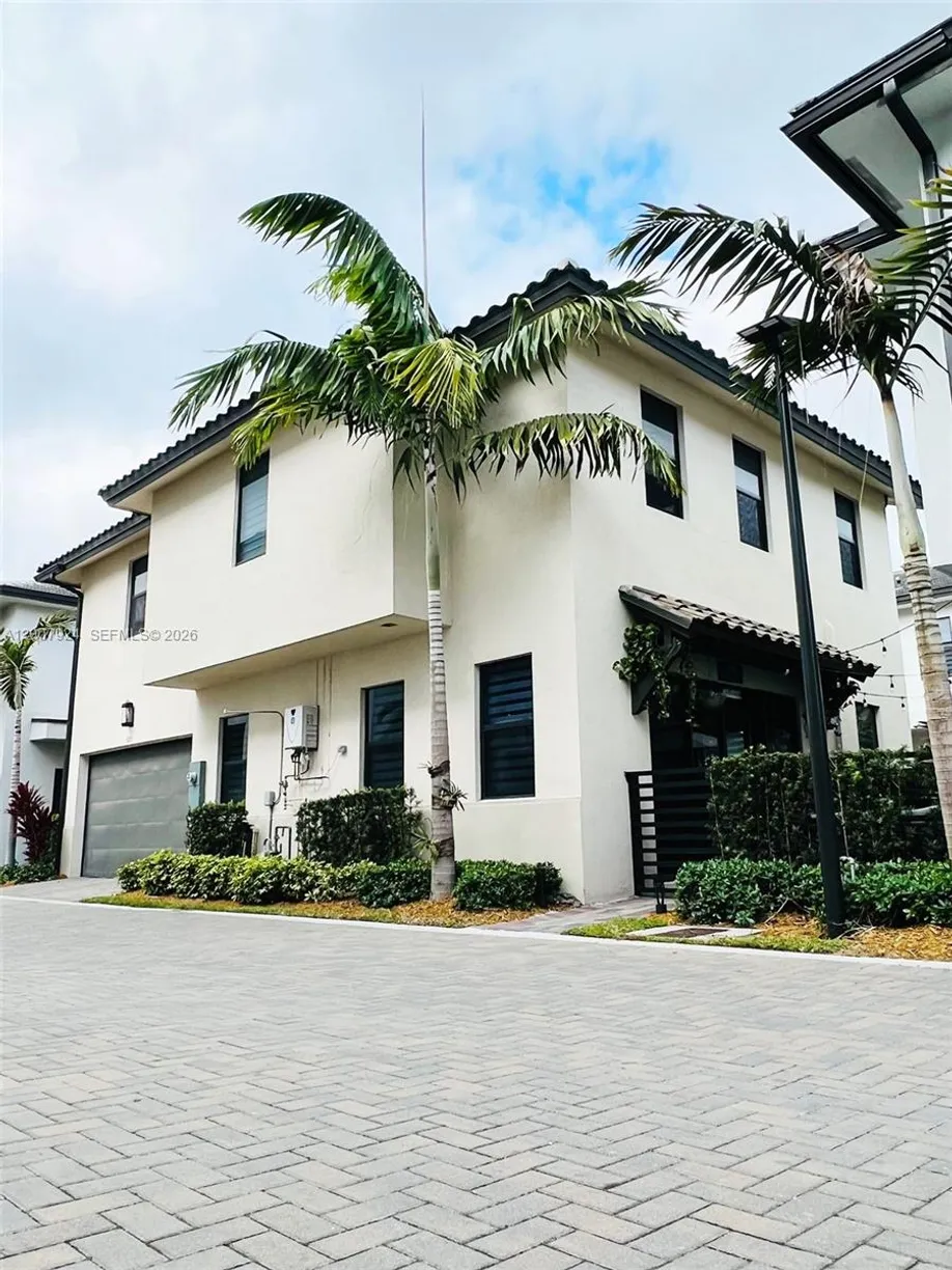 8253 NW 47th Ln, Doral, FL 33166 Property for sale