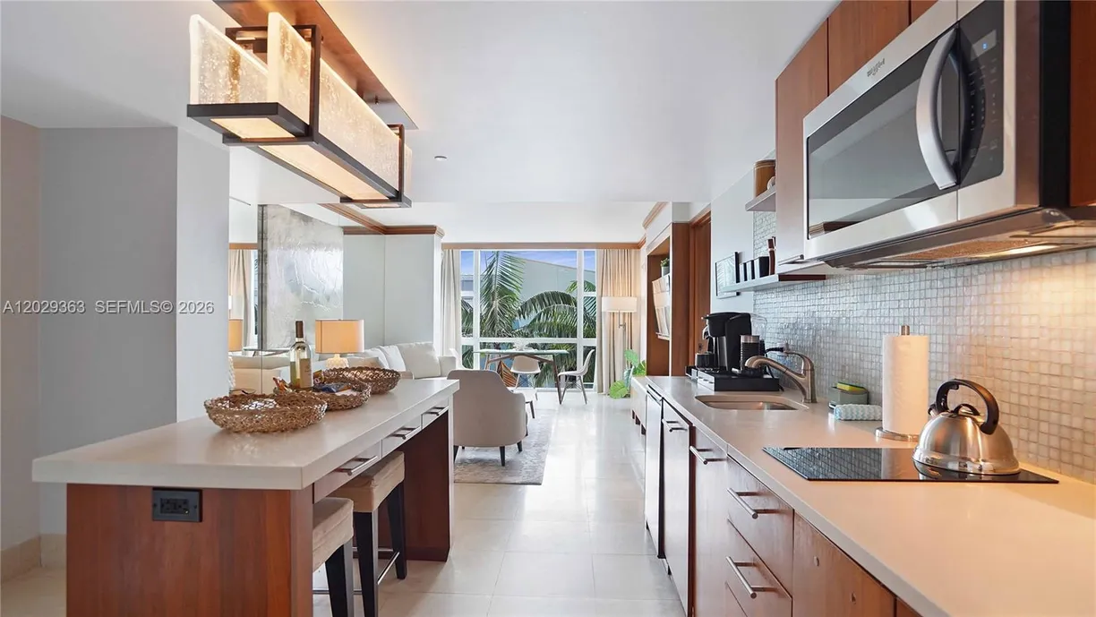 6801 Collins Ave #315 (door 302), Miami Beach, FL 33141 Property for sale