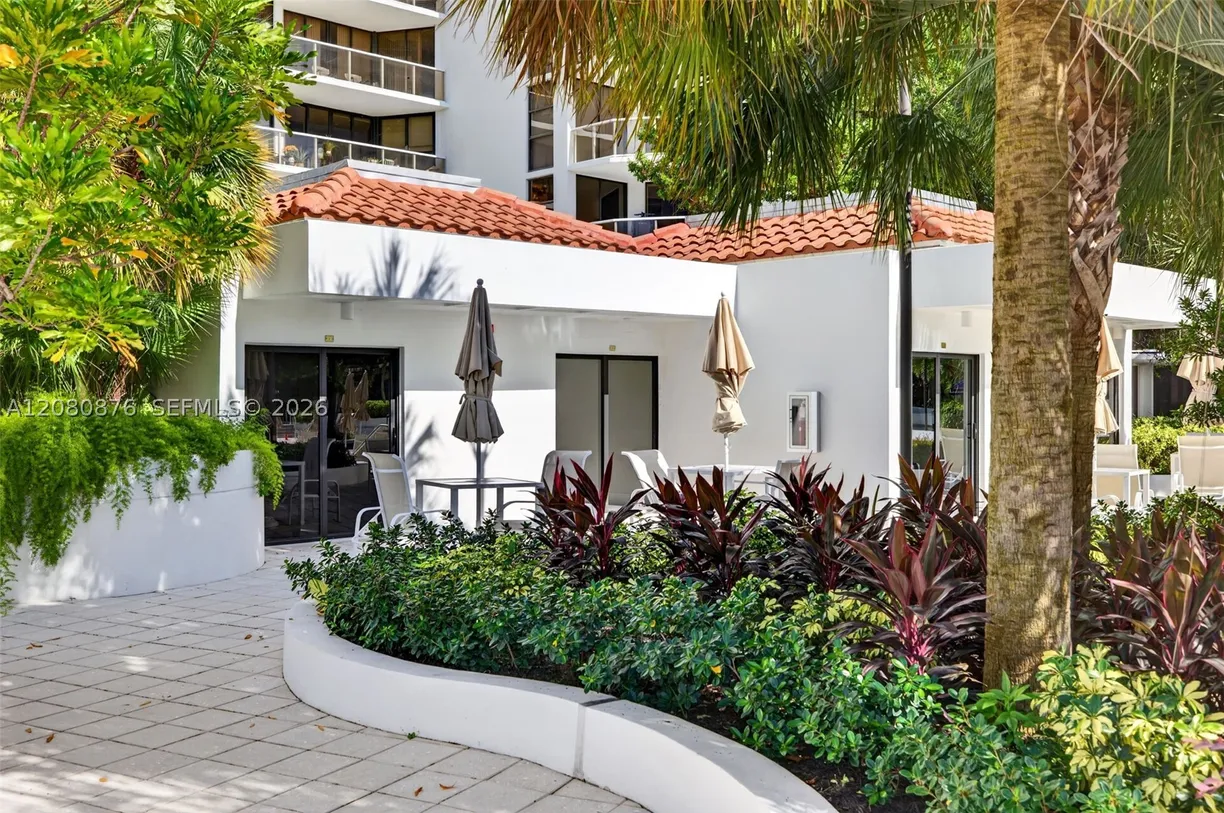20281 E Country Club Dr #CABANA 3, Aventura, FL 33180 Property for sale