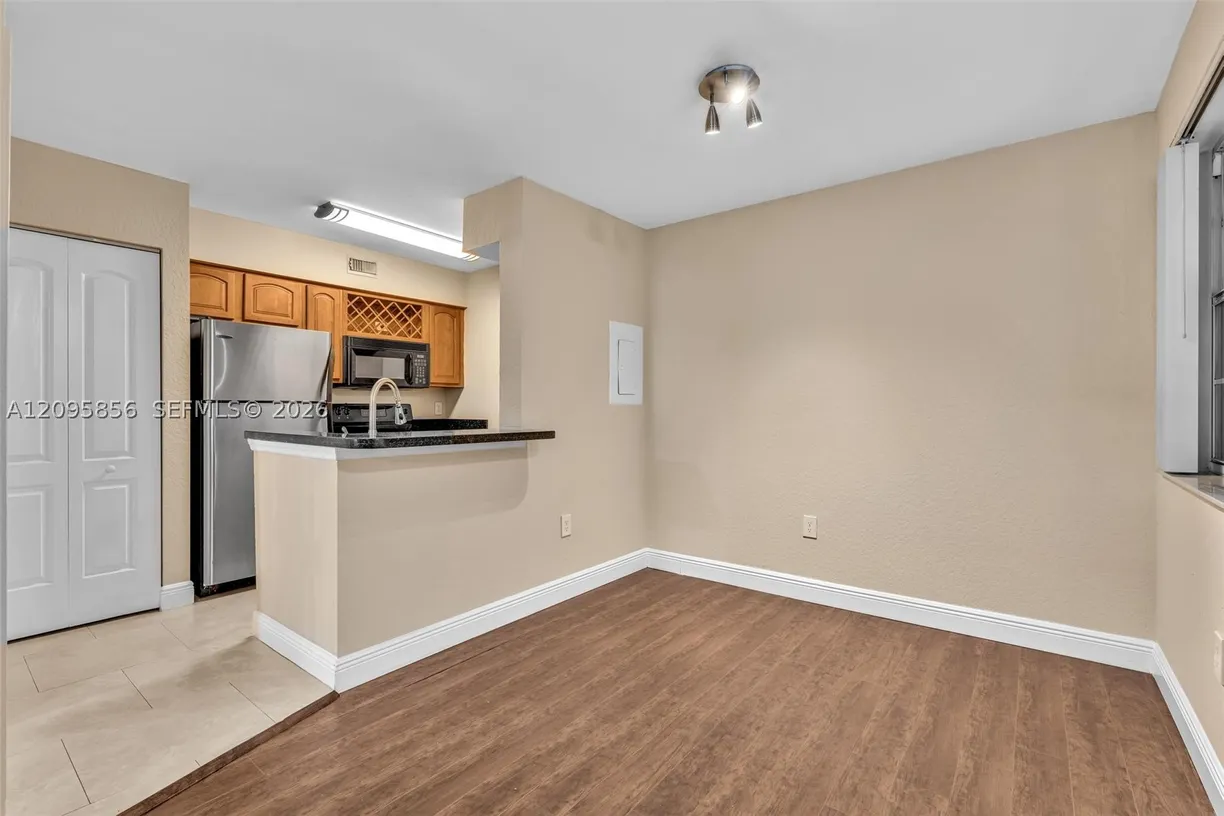 2850 N Oakland Forest Dr #208, Oakland Park, FL 33309 Property for sale
