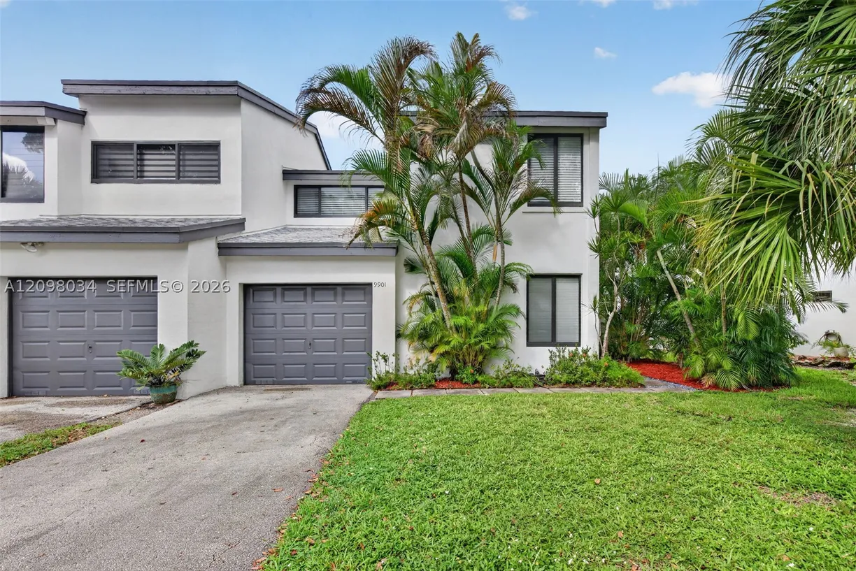 9901 Fairway Cove Ln, Plantation, FL 33324 Property for sale