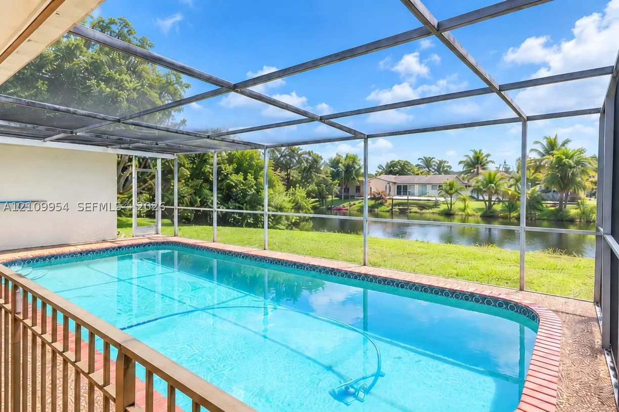 8528 Windsor Dr, Miramar, FL 33025 Property for sale