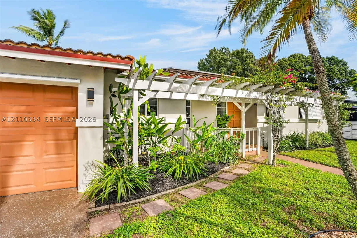2100 SW 23rd Ter, Fort Lauderdale, FL 33312 Property for sale