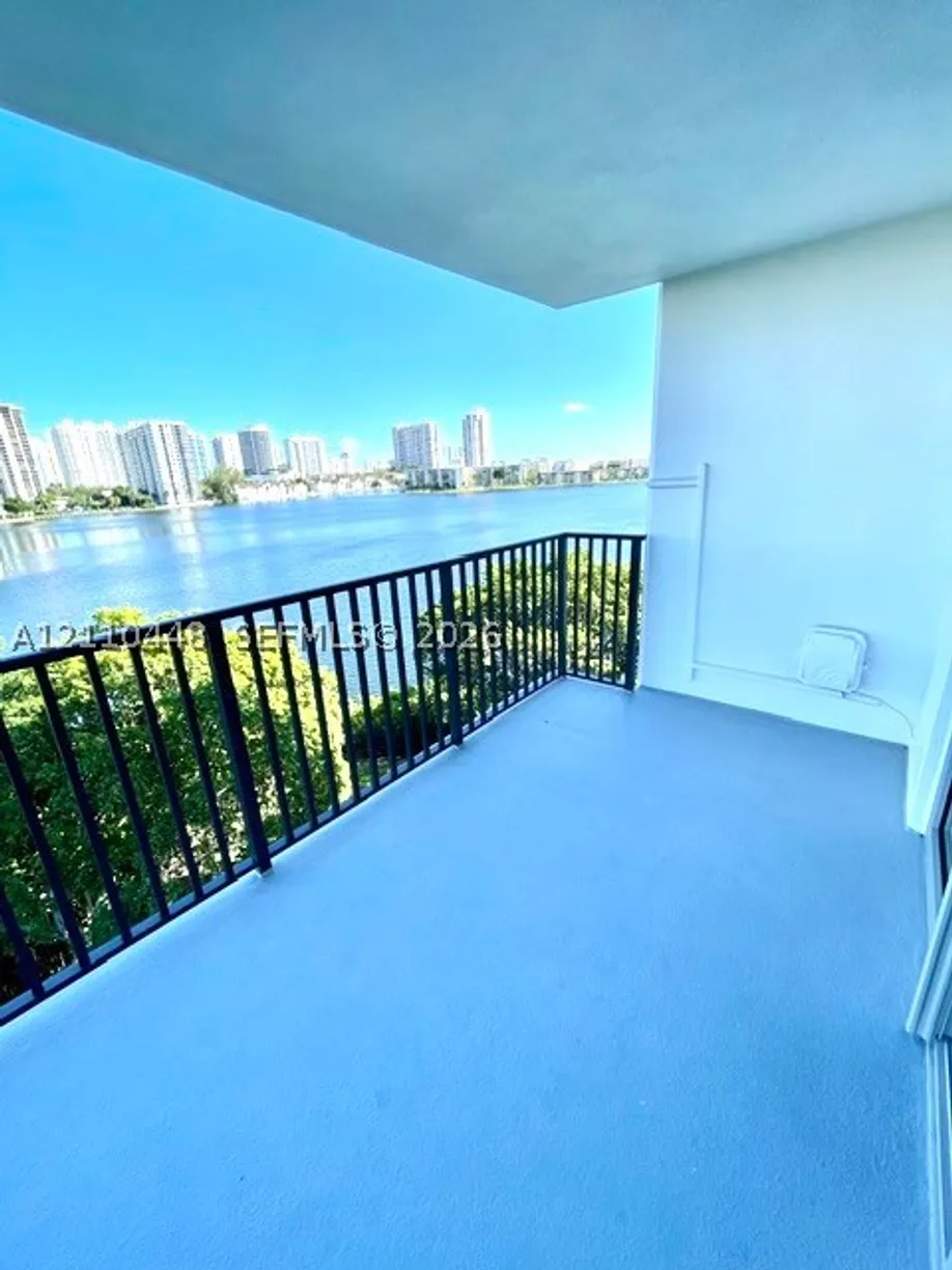 2780 NE 183rd St #517, Aventura, FL 33160 Property for sale