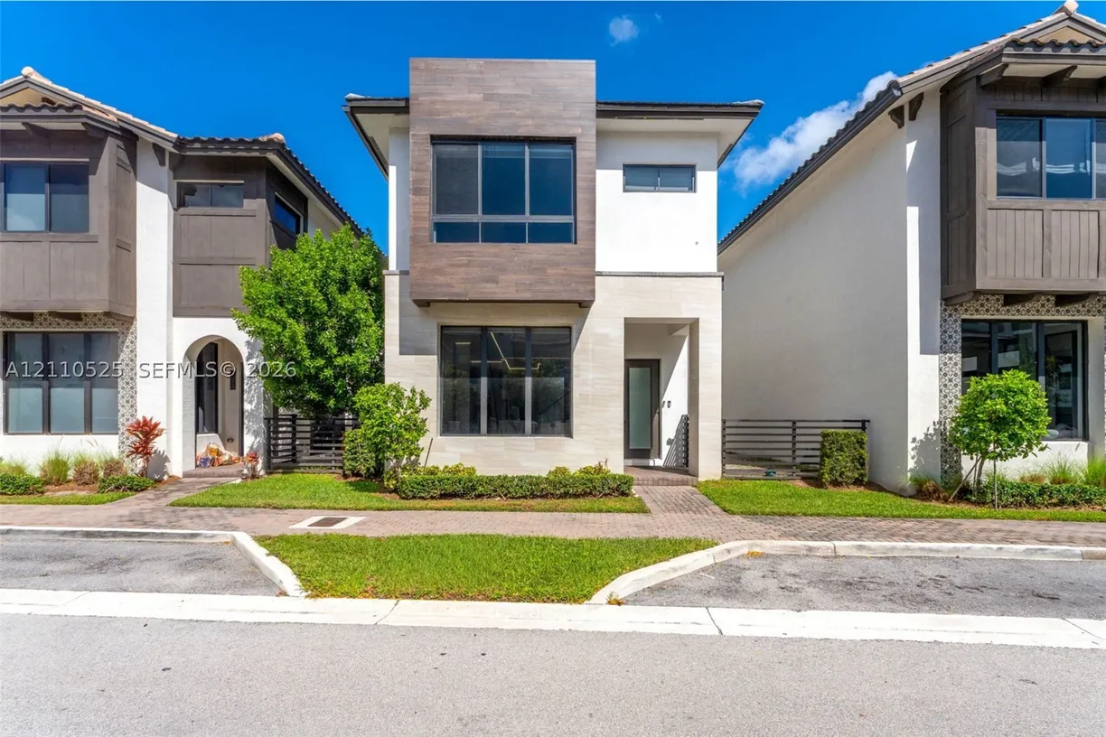 8061 NW 42nd St, Doral, FL 33166 Property for sale