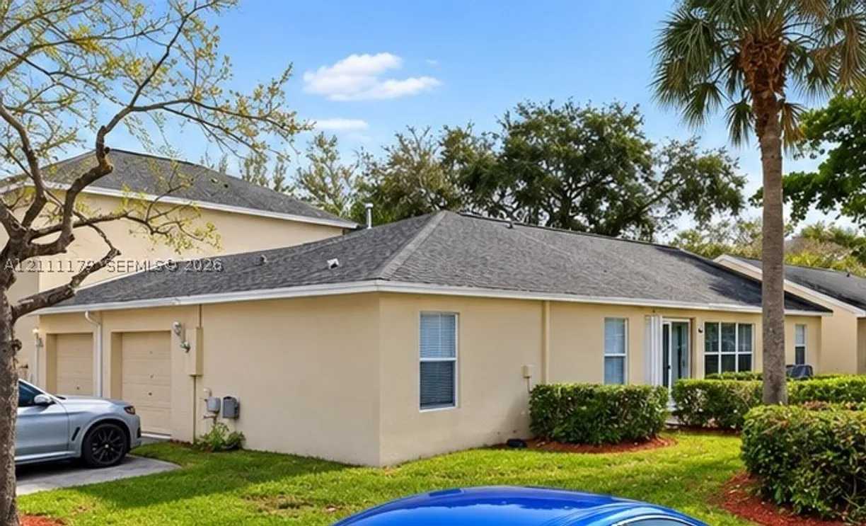 10890 Palm Ridge Ln, Tamarac, FL 33321 Property for sale
