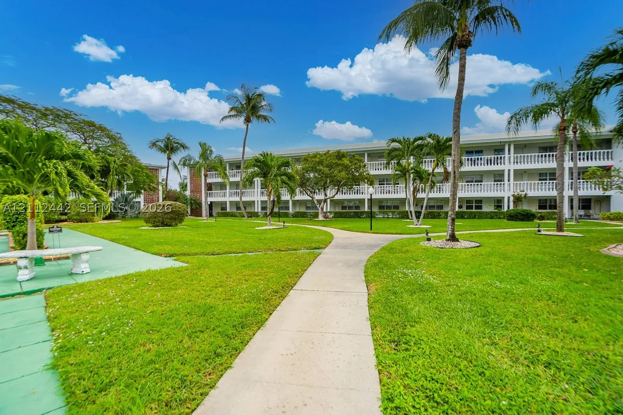 2455 NE 51st St #E114, Fort Lauderdale, FL 33308 Property for sale